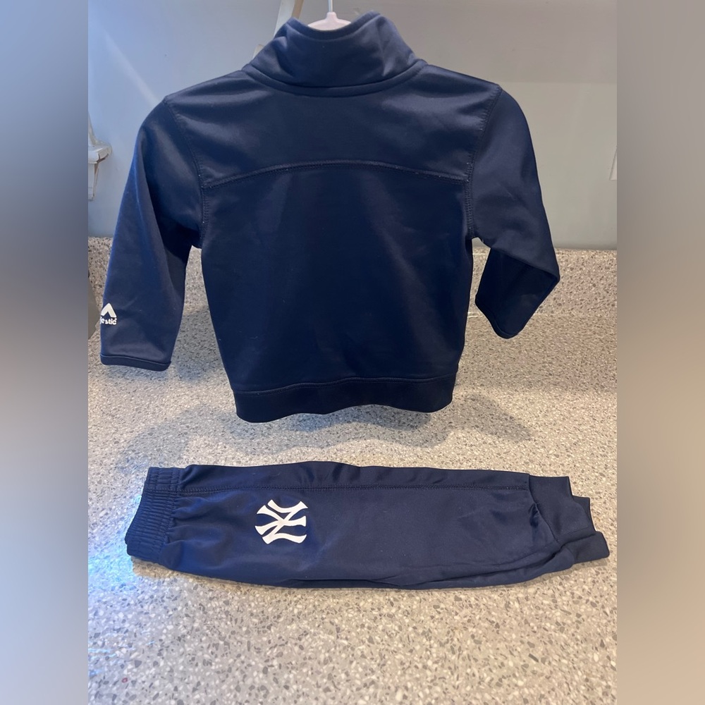 New York Yankees: Majestic Navy and Red Logo Infant Track Suit - Picture 4 of 8